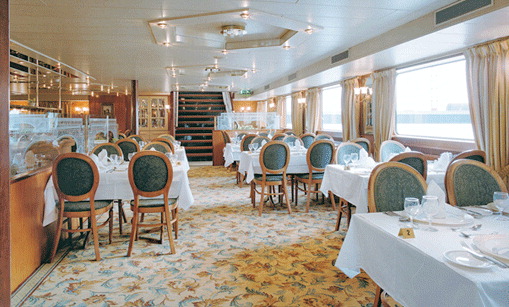 El Restaurante les ofrece vistas extraordinarias a los paisajes que atravesaremos MS SWISS CRYSTAL CRUISES CRUCEROS POR RIO BENELUX